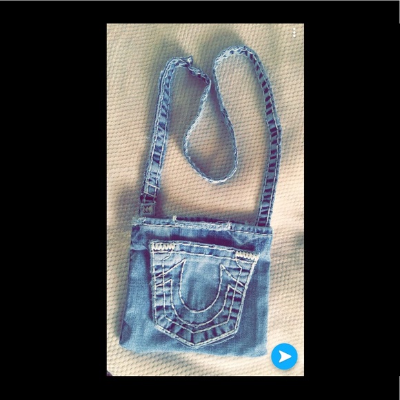True Religion Handbags - True religion cross body purse